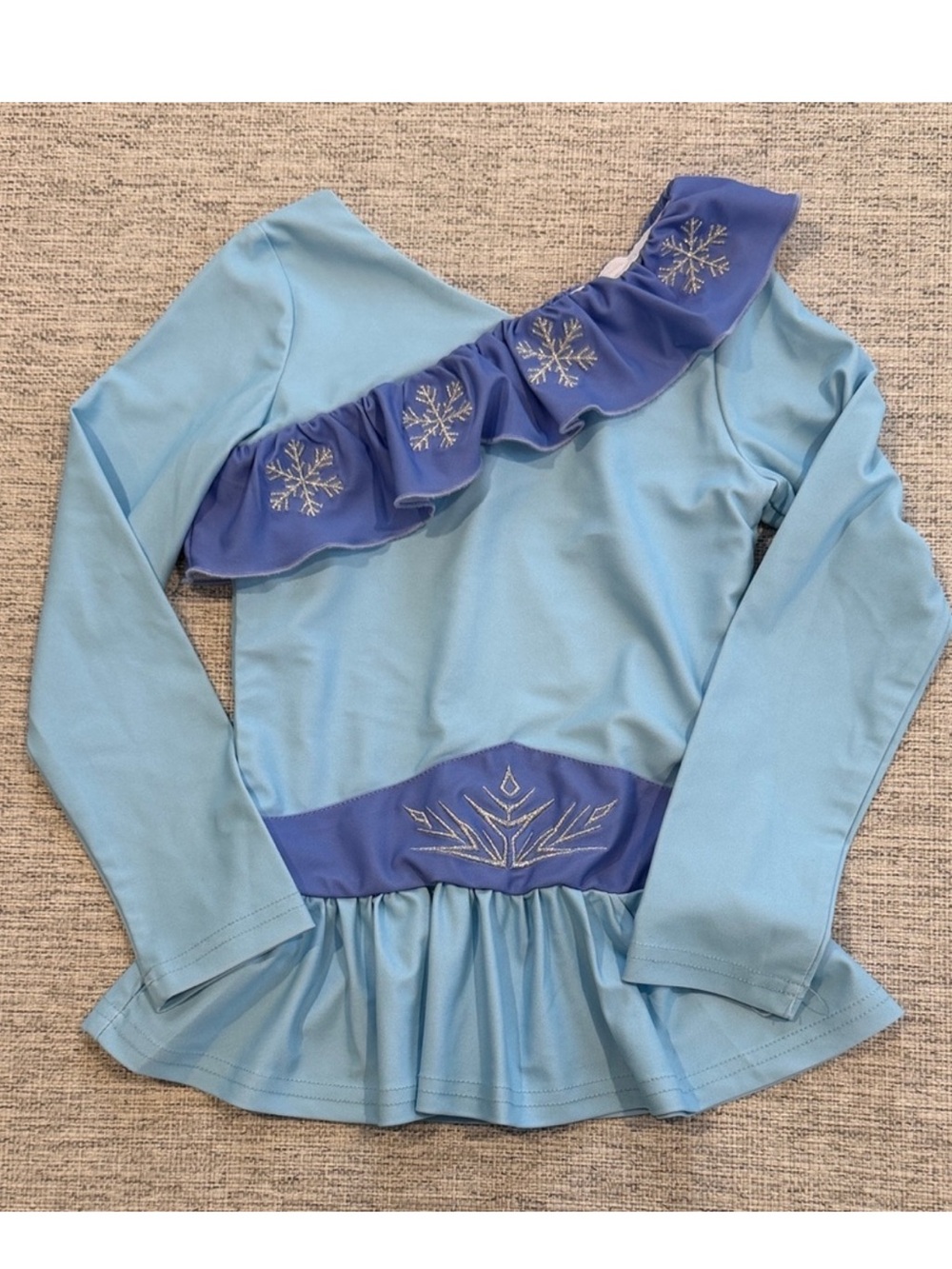 Only Little Once Ice Queen Rash
Guard swimsuit size 6/7